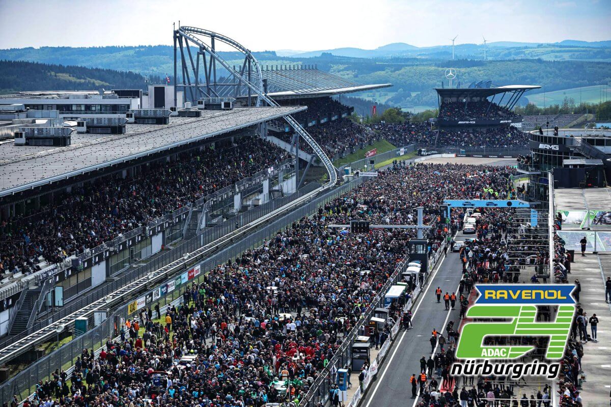 The starting grid with the visitors The starting grid with the visitors