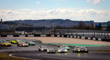 Erste Kurve des Nürburgrings heißt nun RAVENOL-S