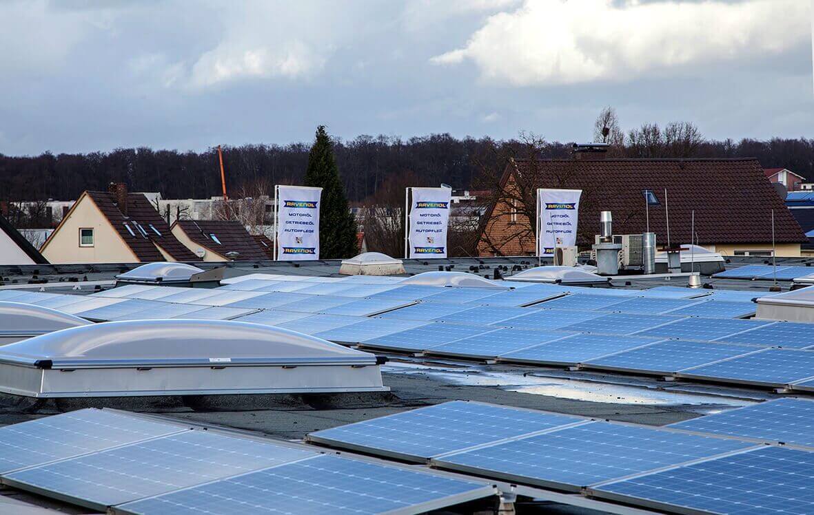 Firmendach mit Solaranlage Firmendach mit Solaranlage