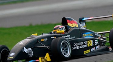 ADAC Formel Masters: Neuhauser Racing Pilot Marvin Dienst feiert Premierensieg