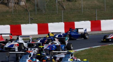 Erster Sieg für Bamboo Engineering: James Nash triumphiert in der WTCC