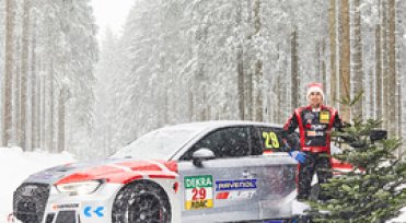 Frohes Fest und einen guten Rutsch wünscht RAVENOL