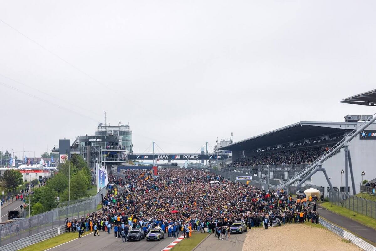 Starting grid before the race Starting grid before the race