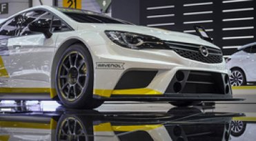Image Auto Salon Genf – RAVENOL und Opel Motorsport mit dem neuen Opel Astra TCR