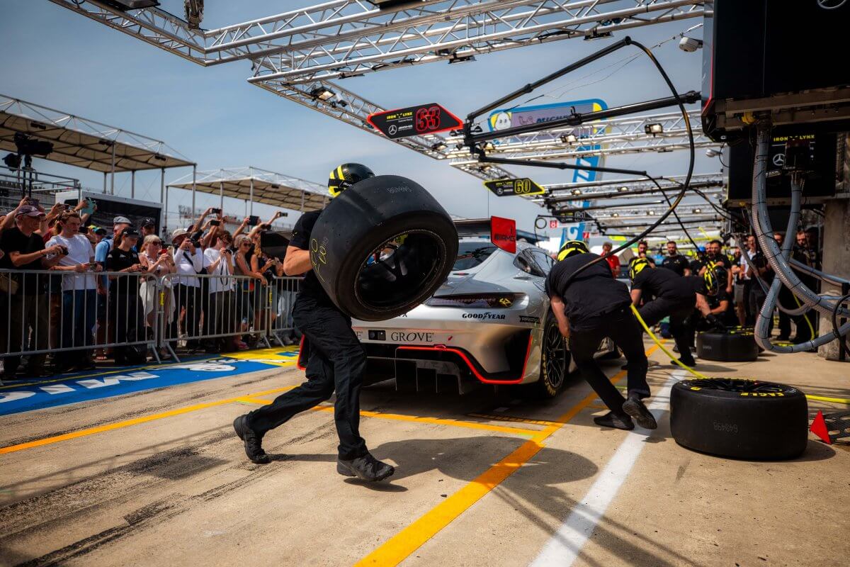 Mercedes pit stop Mercedes pit stop