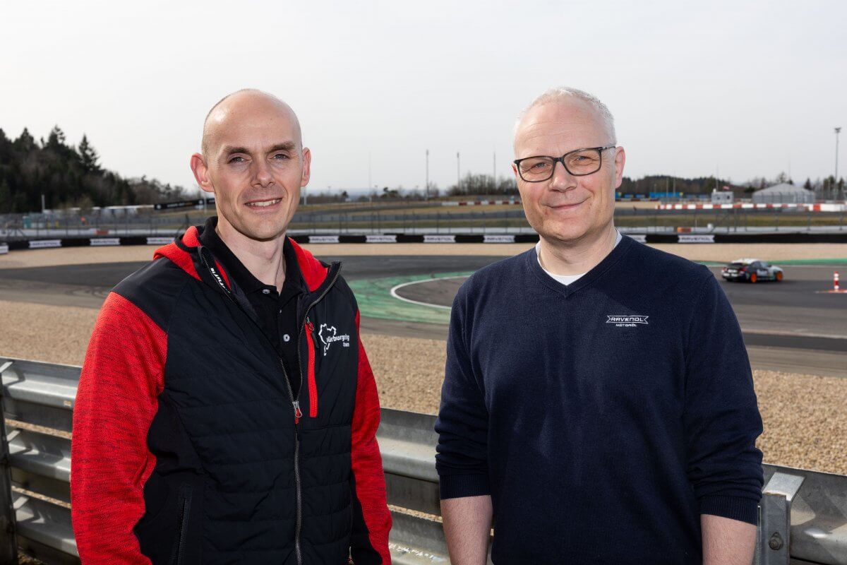 From left: Christian Stephani (Managing Director of the Nürburgring), Martin Huning (Director RAVENOL Motorsport) From left: Christian Stephani (Managing Director of the Nürburgring), Martin Huning (Director RAVENOL Motorsport)